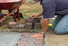 laying the edge pavers
