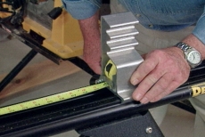 Setting the correct measurement on the miter saw workstation