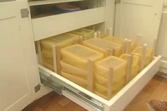 How to Organize Food Storage Container in a Drawer