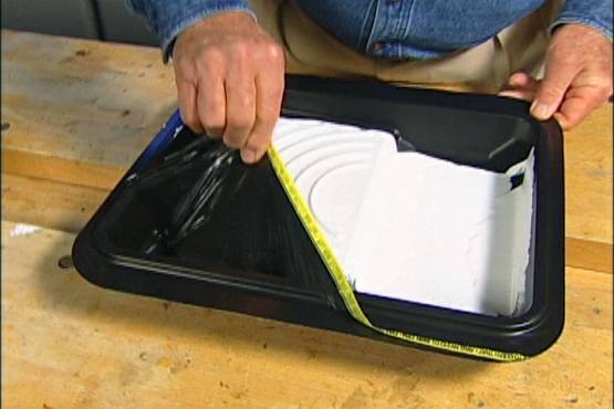 A Paint Tray with a Peel Away Lining for Cleaning