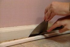 removing baseboard shoe molding