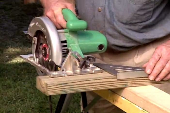 How to Make Accurate Cross Cuts with a Circular Saw