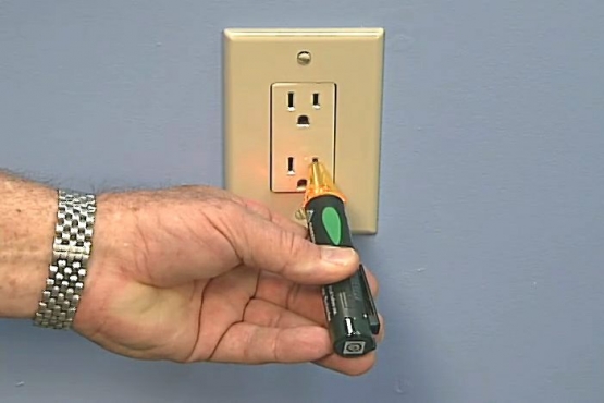 Five Electrical Circuit Testers That Will Help You Work Safely