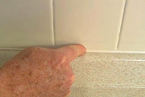 How to Remove and Apply Caulks and Sealants Smoothly