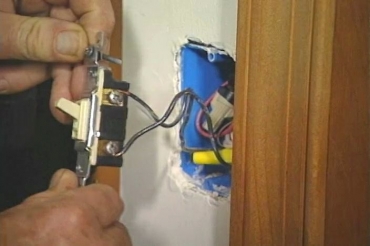 removing a toggle light switch